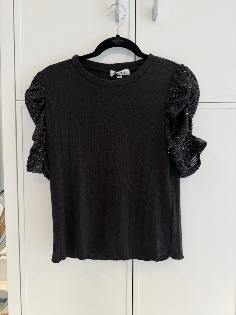 NWT. Black Puff Sleeve Sequin Top. Size XS. THML brand.